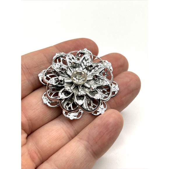 Vintage Rhinestone Silver Tone Clear Rhinestone Round Dome Brooch Pin Unsigned - Picture 5 of 9